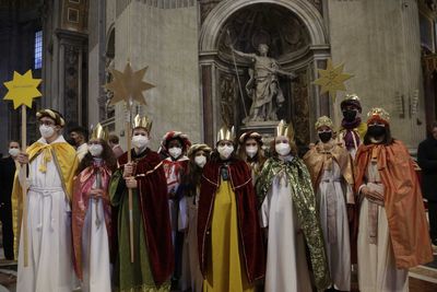 Vaticano, 1 gennaio 2022.
Papa Francesco celebra la Santa Messa per la Festa di Maria Madre di Dio.
Sono presenti i Cantori della Stella ( Sternsinger )