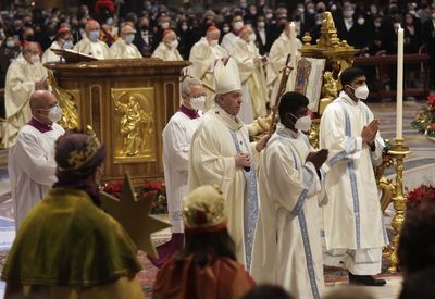 Vaticano, 1 gennaio 2022.
Papa Francesco celebra la Santa Messa per la Festa di Maria Madre di Dio.
Sono presenti i Cantori della Stella ( Sternsinger )