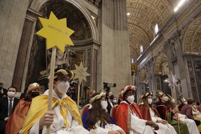 Vaticano, 1 gennaio 2022.
Papa Francesco celebra la Santa Messa per la Festa di Maria Madre di Dio.
Sono presenti i Cantori della Stella ( Sternsinger )
